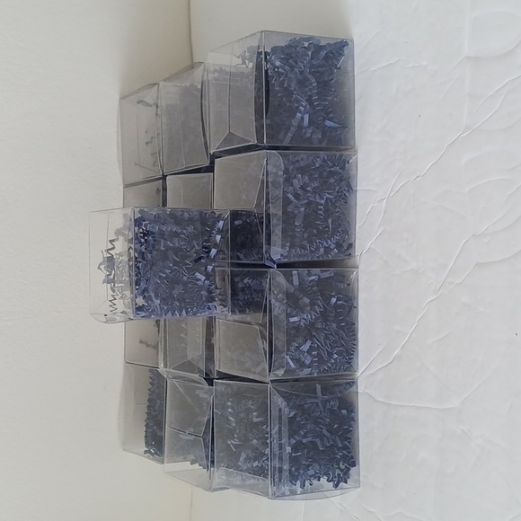 16 small plastic clear  gift boxes w navy blue  Crinkle Paper 3"x 3" x 3" - Picture 10 of 12